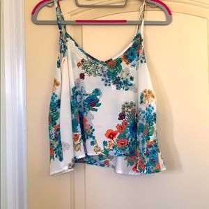 Cute floral top!